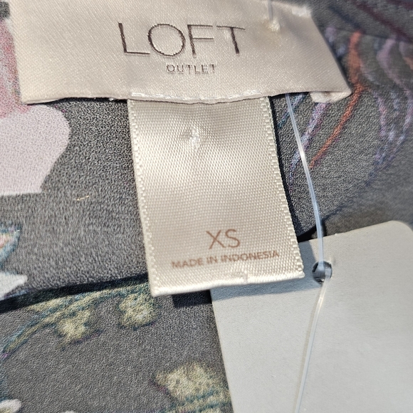 LOFT Floral Bell Sleeve Keyhole Blouse - Size XS - Picture 4 of 4